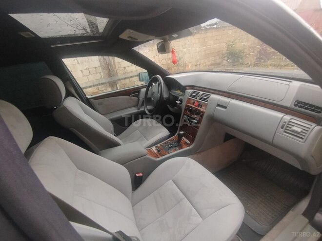 Mercedes E 240 1998, 263,000 km - 2.4 l - Bakı