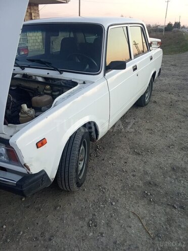 LADA (VAZ) 2107 2004, 80,000 km - 1.6 l - Salyan