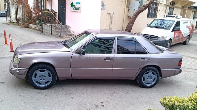 Mercedes E 280 1995, 321,000 km - 2.8 l - Bakı