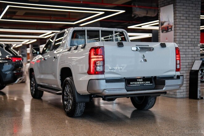 Mitsubishi L200-6
