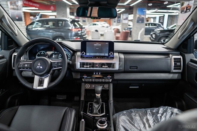 Mitsubishi L200-2
