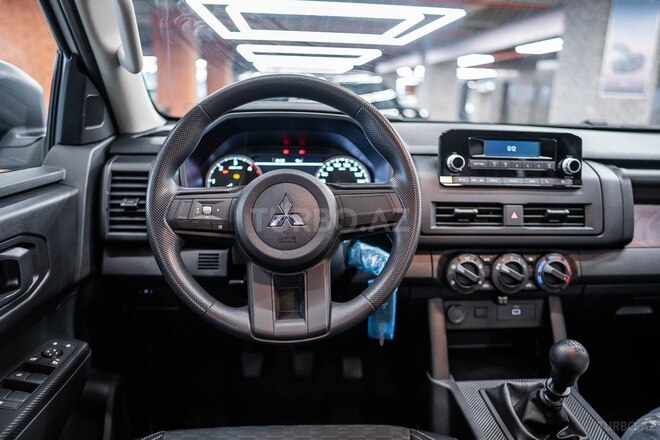 Mitsubishi L200-10