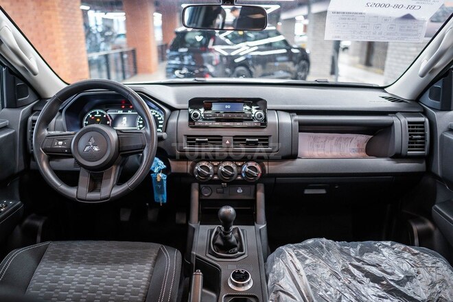 Mitsubishi L200-2