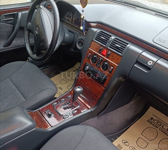 Mercedes E 240 2000, 215,253 km - 2.4 l - Bakı