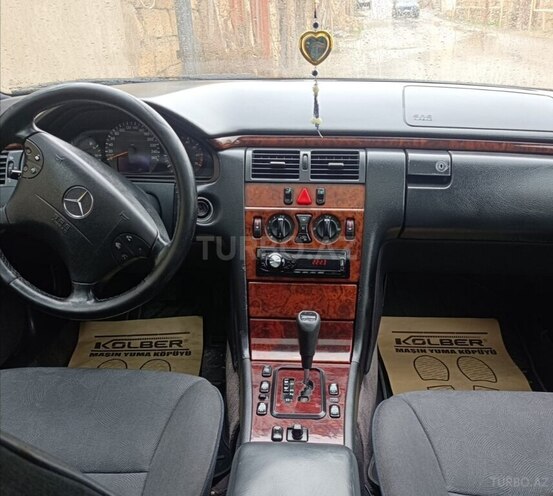 Mercedes E 240 2000, 215,253 km - 2.4 l - Bakı