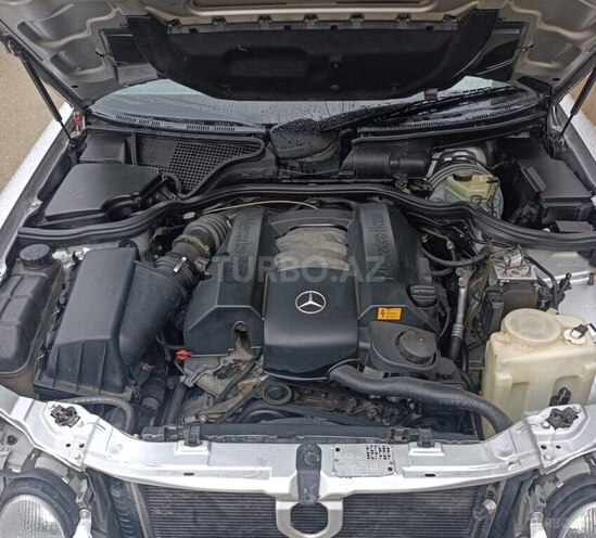 Mercedes E 240 2000, 215,253 km - 2.4 l - Bakı