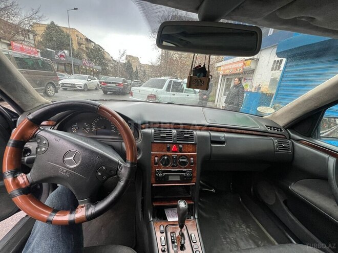 Mercedes E 240 1999, 263,333 km - 2.4 l - Bakı