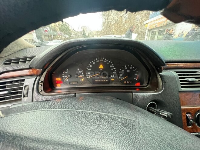 Mercedes E 240 1999, 263,333 km - 2.4 l - Bakı