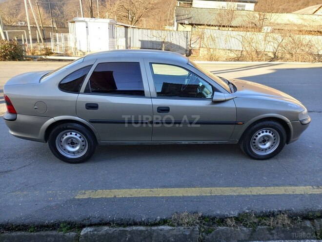 Opel Vectra 1997, 474,521 km - 1.6 l - Qax