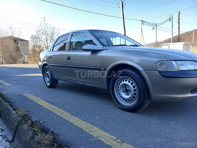 Opel Vectra 1997, 474,521 km - 1.6 l - Qax
