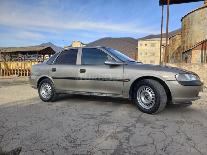 Opel Vectra 1997, 474,521 km - 1.6 l - Qax