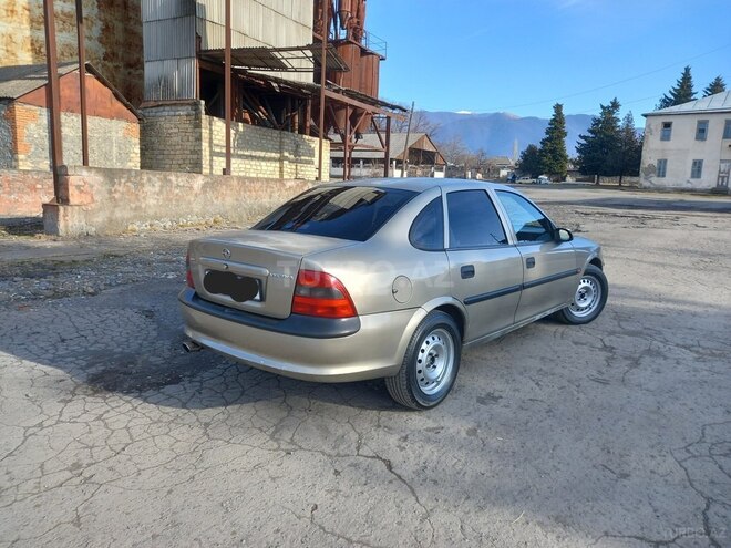 Opel Vectra 1997, 474,521 km - 1.6 l - Qax