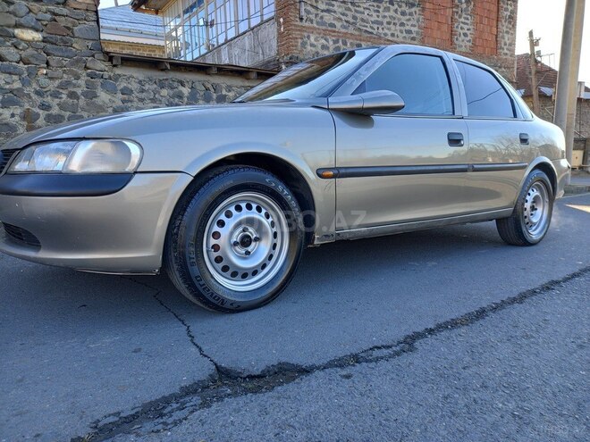 Opel Vectra 1997, 474,521 km - 1.6 l - Qax