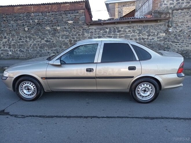 Opel Vectra 1997, 474,521 km - 1.6 l - Qax