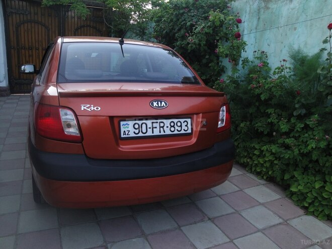 Kia Rio-5