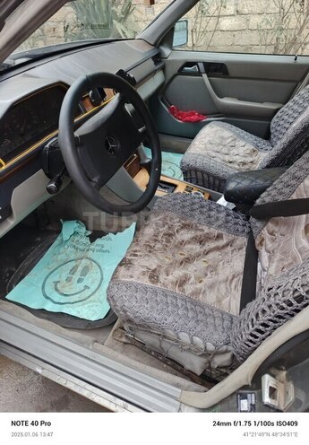 Mercedes C 300 1988, 280,000 km - 3.0 л - Quba