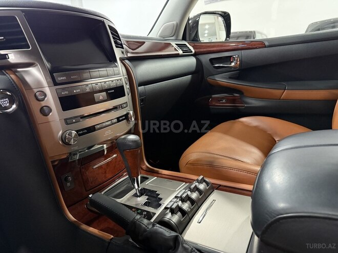 Lexus LX 570-14