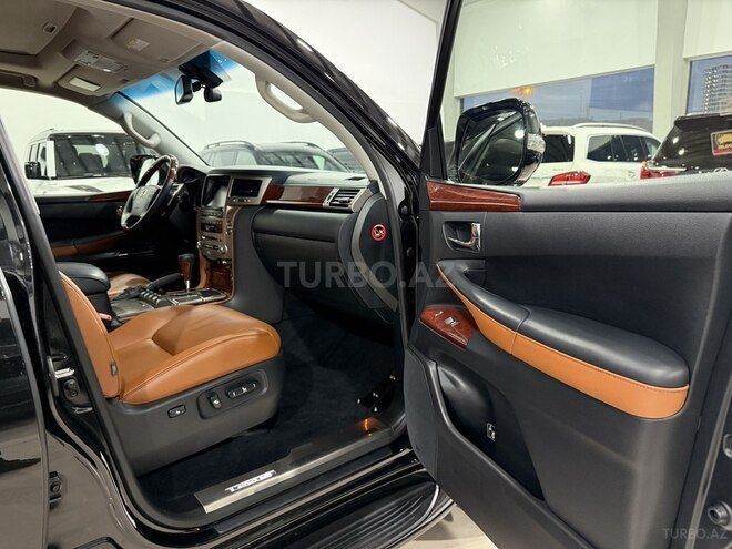 Lexus LX 570-17