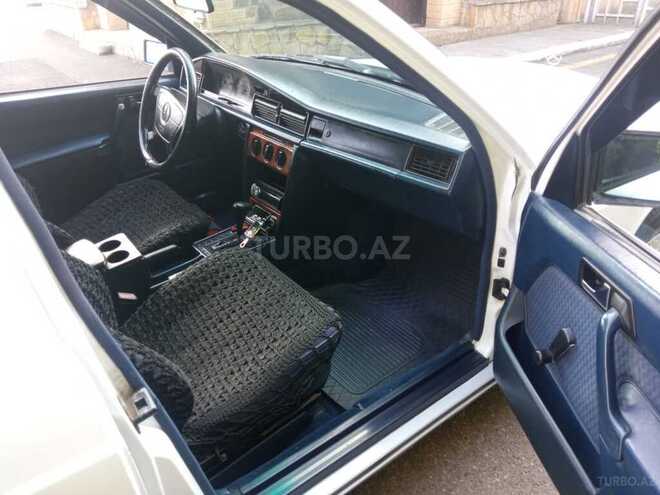 Mercedes 190 1991, 199,600 km - 2.0 л - Qazax