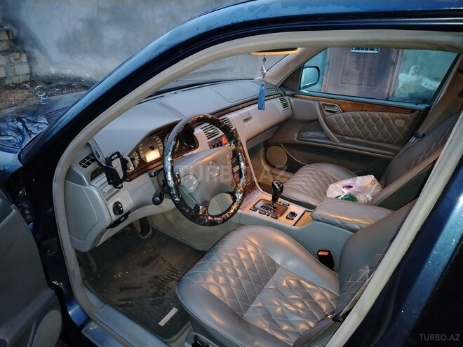 Mercedes E 240 1999, 450,300 km - 2.4 l - Qəbələ