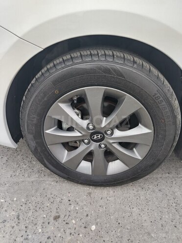 Hyundai Accent 2018, 88,000 km - 1.4 l - Bakı