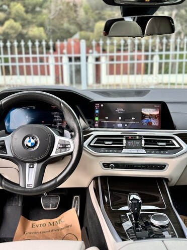 BMW X7-6