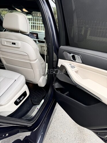 BMW X7-8