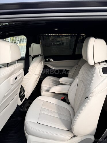 BMW X7-16