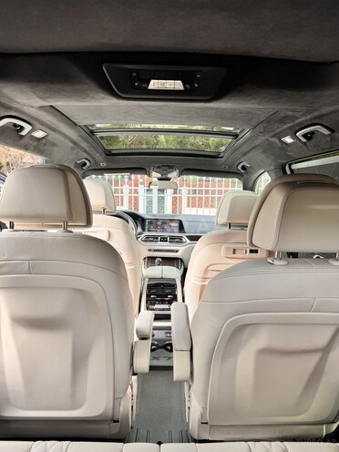 BMW X7-15