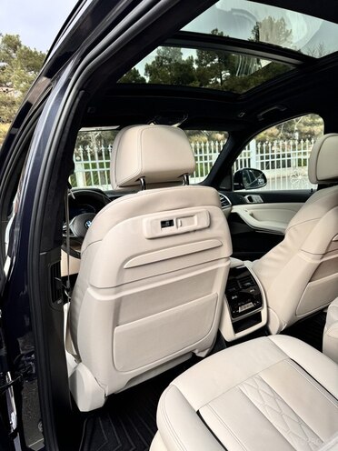 BMW X7-13