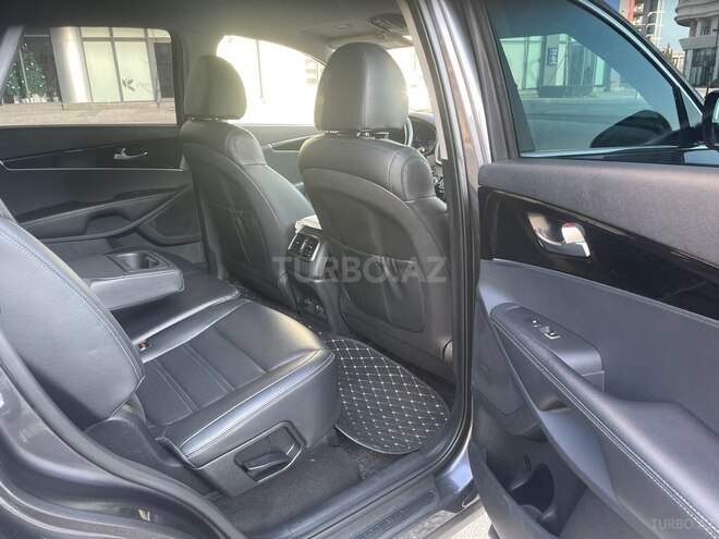 Kia Sorento-19