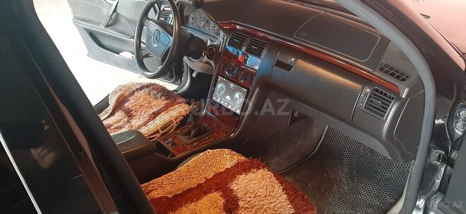 Mercedes E 200 1997, 620,000 km - 2.0 л - Qax