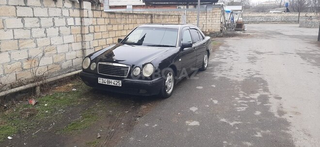 Mercedes E 200 1997, 620,000 km - 2.0 л - Qax