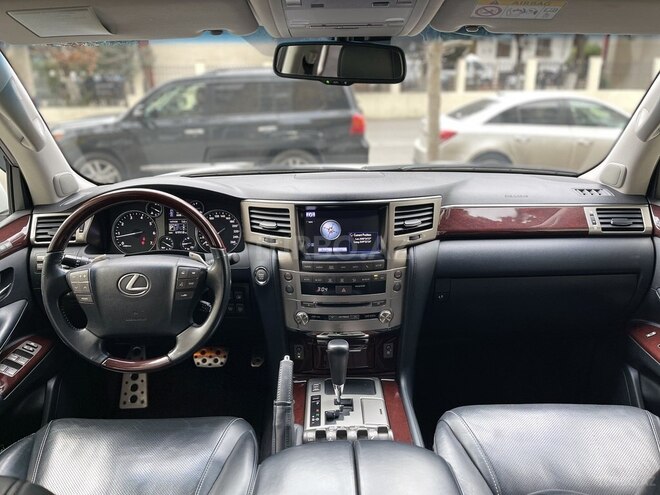 Lexus LX 570-8