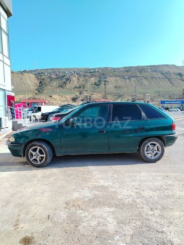 Opel Astra 1994, 200,000 km - 1.6 l - Bakı