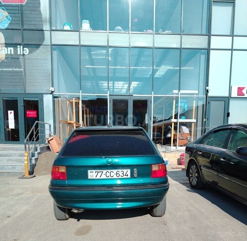 Opel Astra 1994, 200,000 km - 1.6 l - Bakı