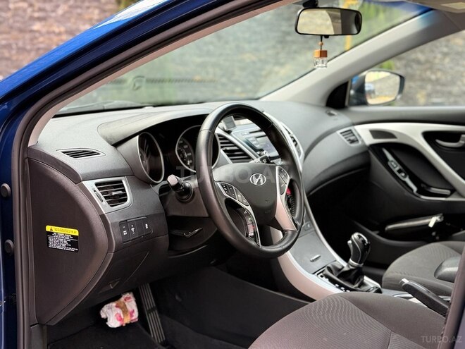 Hyundai Elantra 2015, 240,234 km - 1.8 л - Bakı
