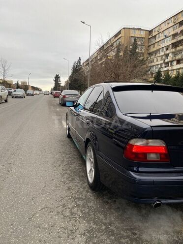 BMW 528 2001, 384,500 km - 2.8 l - Bakı