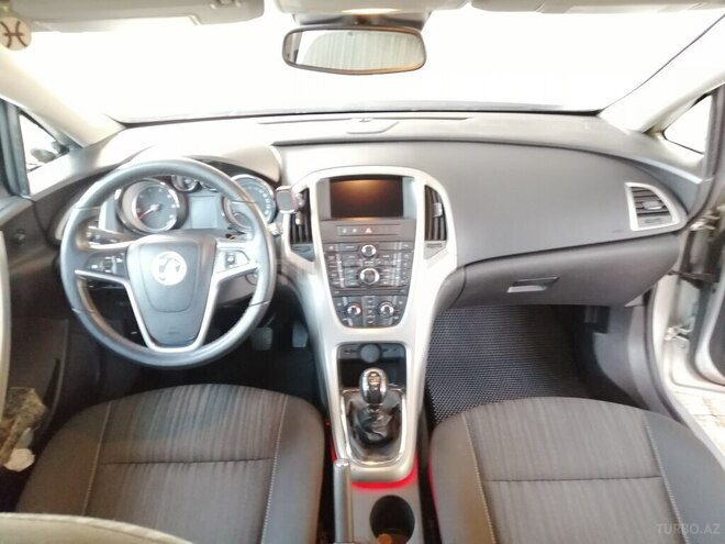 Opel Astra 2012, 351,000 km - 1.3 l - Beyləqan