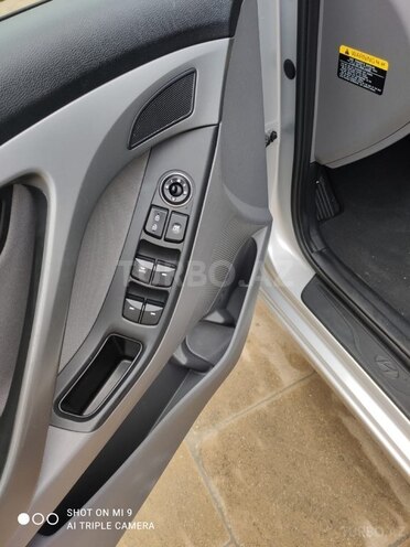Hyundai Elantra 2015, 142,588 km - 1.8 л - Şirvan