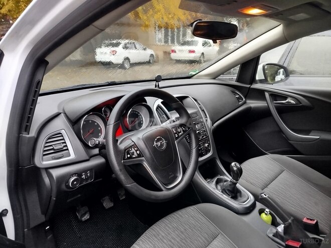 Opel Astra 2014, 255,000 km - 1.6 l - Bakı