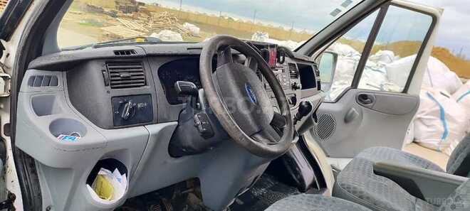 Ford Transit-7