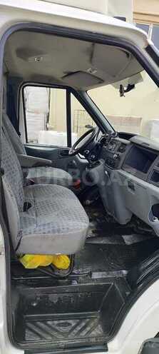 Ford Transit-10