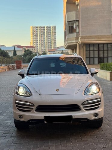 Porsche Cayenne-1