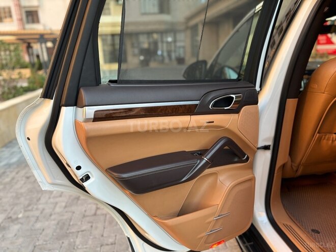 Porsche Cayenne-8