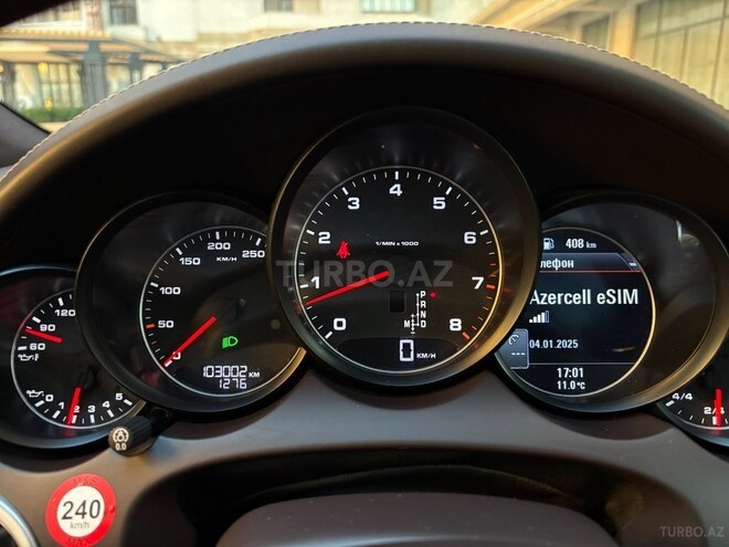 Porsche Cayenne-13