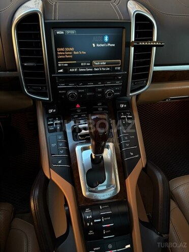 Porsche Cayenne-11