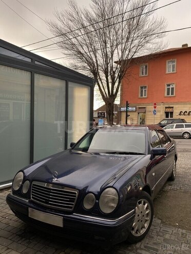 Mercedes E 230 1997, 568,000 km - 2.3 l - Şəki