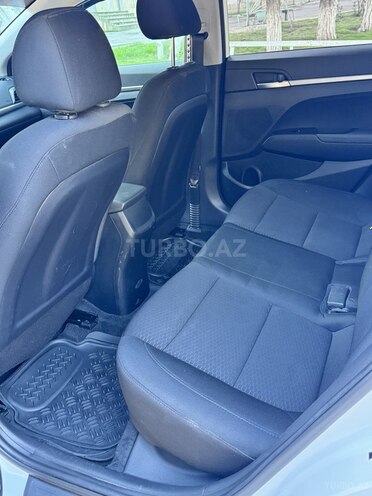 Hyundai Elantra 2018, 218,871 km - 2.0 l - Bakı