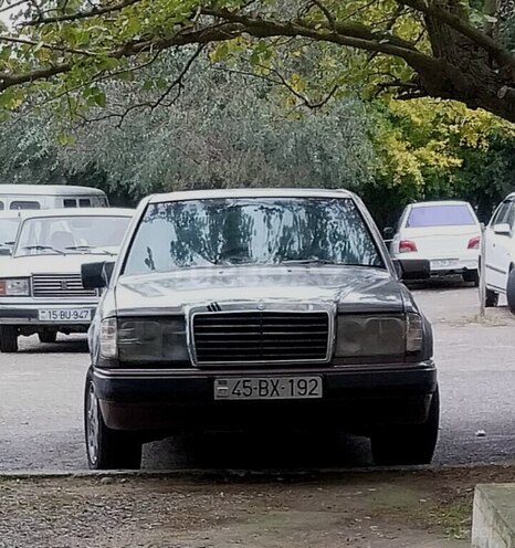 Mercedes E 250 1990, 430,000 km - 2.5 l - Beyləqan